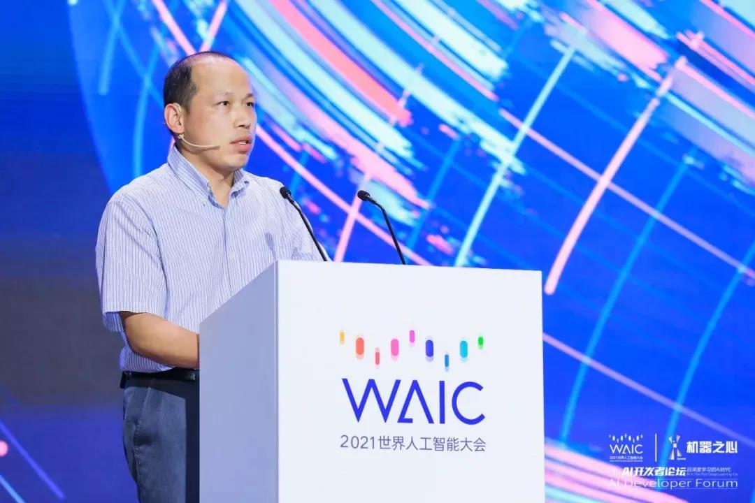 机器之心|WAIC 2021 | PT视讯·(中国游)官方网站副总裁肖嵘：创「芯」时代 打造自进化城市智能体